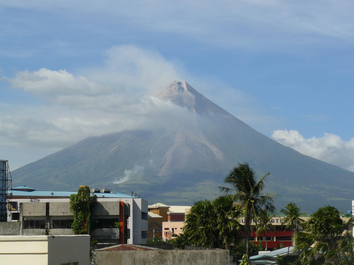 Third & Sean'S Place Legazpi Buitenkant foto
