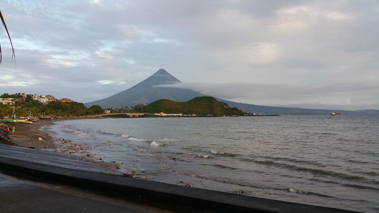 Third & Sean'S Place Legazpi Buitenkant foto